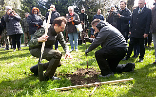 Wielkie sadzenie drzew w Ełku. W akcji wziął udział wiceminister środowiska
